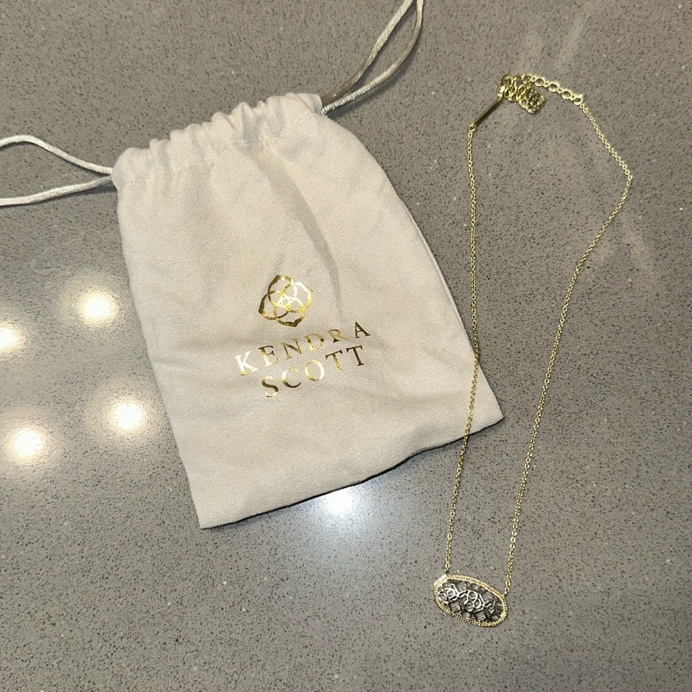 Kendra Scott necklace